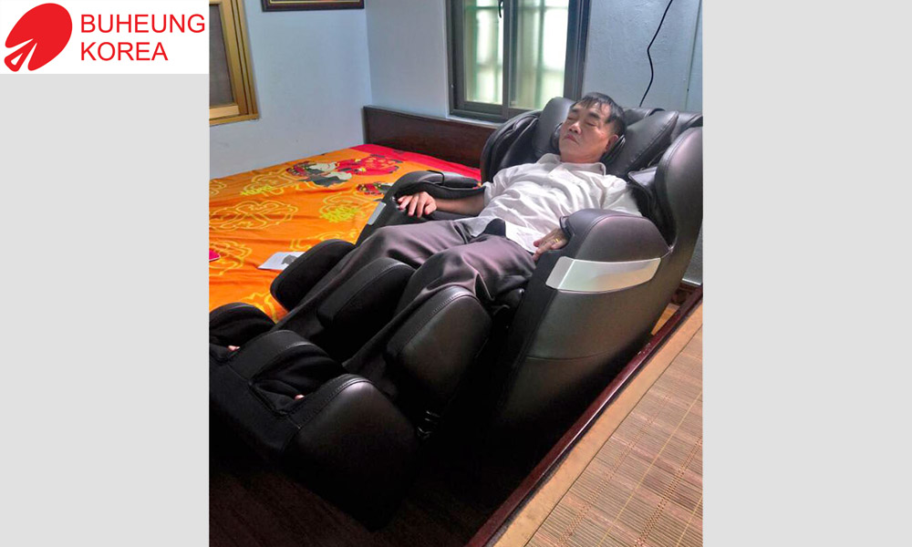 Mua ghế massage MK-5500, chú Tuyến - Bình Dương nhận ngay phần quà hấp dẫn 1
