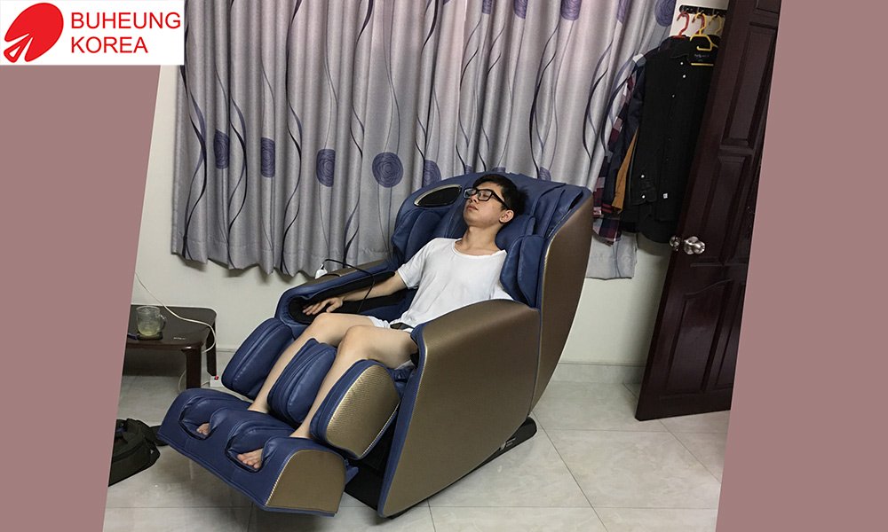 khach-hang-mua-ghe_c7f529e7d4804592abeec8900cd9e56c Ghế massage Buheung MK-6700 - Thư giãn tại nhà mùa Covid 2