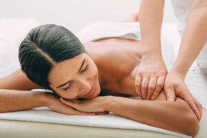 Massage kết hợp với âm nhạc, điểm vàng cho sức khỏe tuổi trung niên 26