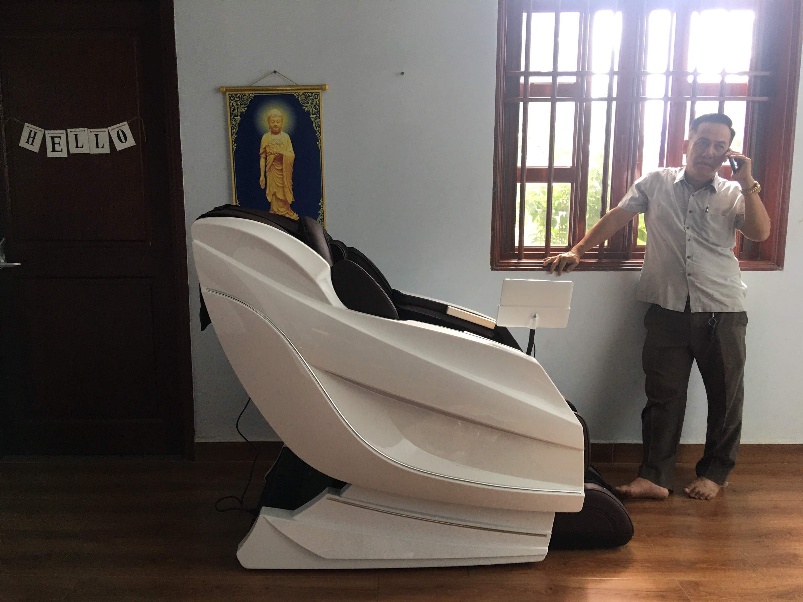 Mua ghế massage tặng vợ: "Vợ khỏe mạnh thì tôi mới an tâm" 1 Mua ghế massage tặng vợ: "Vợ khỏe mạnh thì tôi mới an tâm" 1
