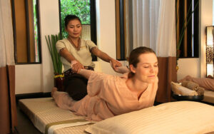 Massage Thái là gì? (7 Lợi Ích Massage Thái Mang Lại Cho Sức Khỏe) 36