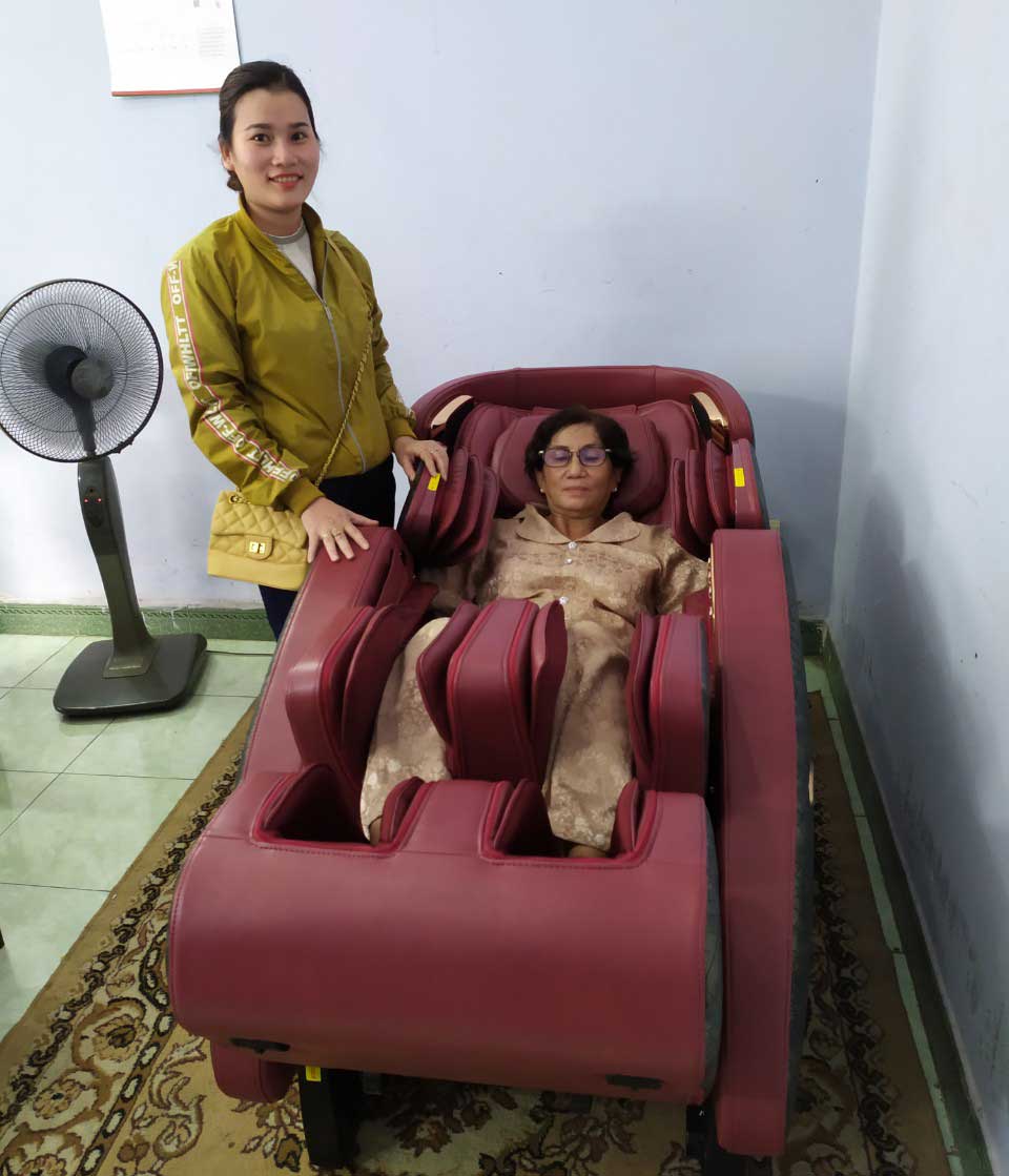 "Người có sức khỏe thì có cả trăm ngàn ước mơ, người không có sức khỏe thì chỉ có một ước mơ duy nhất là sức khỏe" - Anh Lâm, Hóc Môn 1 "Người có sức khỏe thì có cả trăm ngàn ước mơ, người không có sức khỏe thì chỉ có một ước mơ duy nhất là sức khỏe" - Anh Lâm, Hóc Môn 1