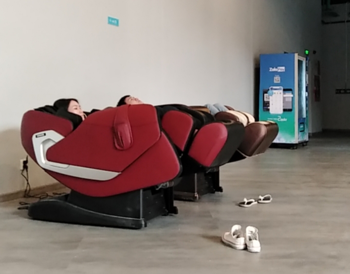 ghế massage ở siêu thị
