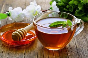 giảm cân bằng mật ong kết hợp với trà xanh tươi