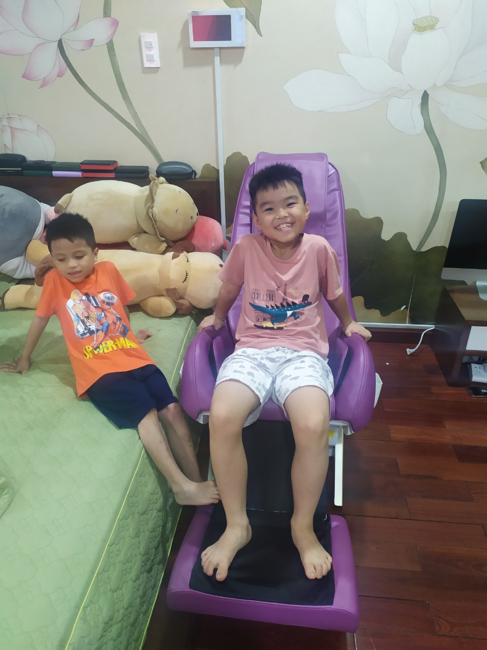 "Mua ghế massage mà nhìn mấy đứa vui chưa kìa, nè không phải đồ chơi nha con" _ Chị Trâm - Cần Giờ 1 "Mua ghế massage mà nhìn mấy đứa vui chưa kìa, nè không phải đồ chơi nha con" _ Chị Trâm - Cần Giờ 1