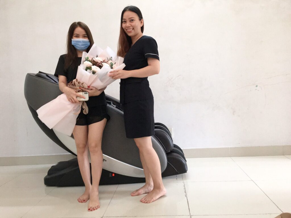 "Eo thon dáng đẹp thì ngoài ăn uống hợp lý thì cần dùng ghế massage mỗi ngày nữa nha" - Chị Thảo - Lâm Đồng 1 "Eo thon dáng đẹp thì ngoài ăn uống hợp lý thì cần dùng ghế massage mỗi ngày nữa nha" - Chị Thảo - Lâm Đồng 1