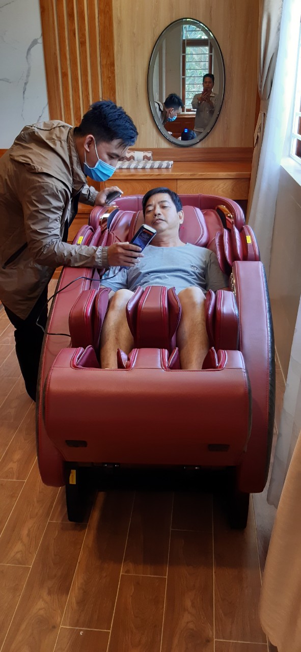 "Bài massage kéo dãn là điều tôi thích nhất ở chiếc ghế massage này" _ Anh Sơn - Bến Tre 1