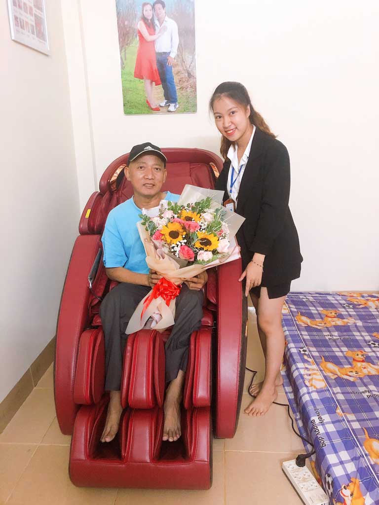 "Biết vợ thích màu đỏ nên tôi chọn mẫu này" _ Anh Thông - Quận 2 1 "Biết vợ thích màu đỏ nên tôi chọn mẫu này" _ Anh Thông - Quận 2 1