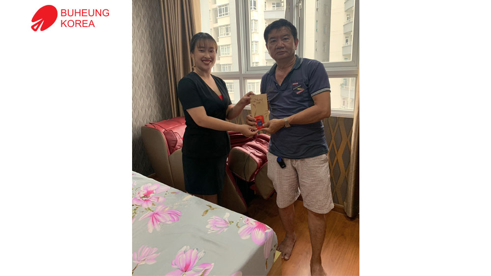 "Mua ghế massage còn được tặng vàng, trọn niềm tin"_ anh Vũ, Phú Yên 1 "Mua ghế massage còn được tặng vàng, trọn niềm tin"_ anh Vũ, Phú Yên 1
