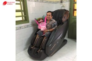"Chiếc ghế massahe này kéo dãn rất đã, tôi thích nhất bài massage Thái"_ chú Nhân, Bà Rịa 15