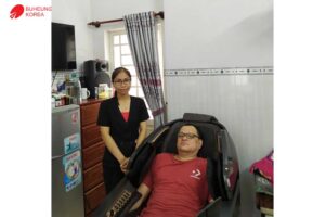 "Massage sâu tận gáy và kéo dãn tuyệt vời là lý do tôi chọn LUX-9800"_ anh Thanh, Đồng Nai 13