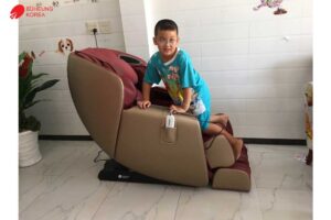 "Nhóc nhà tôi còn nhỏ nhưng cũng rất thích ghế massage" _chị Ánh, Cà Mau 3