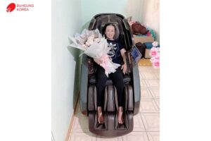 "Khả năng massage sâu và kéo dãn toàn diện là điểm mà tôi thích nhất ở LUX-9800"_ chị Hoa, Bình Dương 1