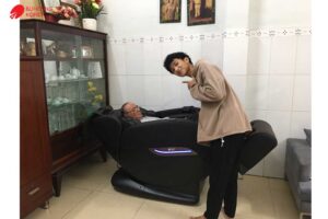 "Chăm sóc sức khỏe tuổi già bằng ghế massage là một lựa chọn đúng đắn"_ chú Tân, Quận 12 24