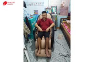 "Tôi chọn ghế massage để chăm sóc sức khỏe từ khi còn trẻ"_ anh Toàn, Quận 3 18