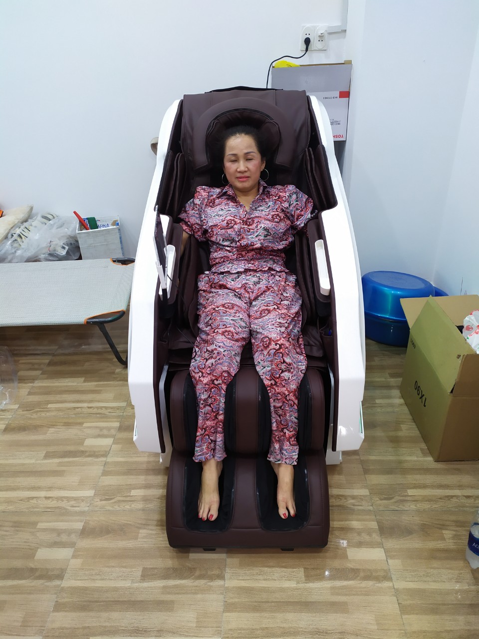 "Ghế massage Buheung mang đến cho tôi cảm giác thoải mái dễ chịu sau một ngày mệt mỏi"_ chị Hoa, Nhà Bè 1 "Ghế massage Buheung mang đến cho tôi cảm giác thoải mái dễ chịu sau một ngày mệt mỏi"_ chị Hoa, Nhà Bè 1