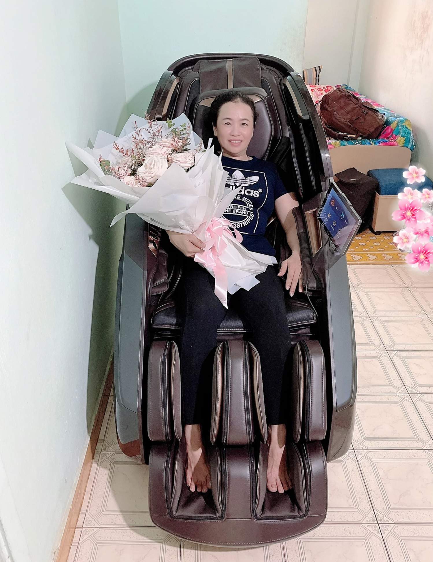 "Khả năng massage sâu và kéo dãn toàn diện là điểm mà tôi thích nhất ở LUX-9800"_ chị Hoa, Bình Dương 1 "Khả năng massage sâu và kéo dãn toàn diện là điểm mà tôi thích nhất ở LUX-9800"_ chị Hoa, Bình Dương 1