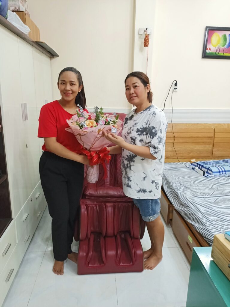 "Để ghế massage trong phòng ngủ là có chủ đích hết đó"_ chị Bình, Hà Giang 1 "Để ghế massage trong phòng ngủ là có chủ đích hết đó"_ chị Bình, Hà Giang 1
