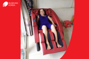 "Dịch bệnh phức tạp nên tôi chọn nằm ghế massage tại nhà để bảo vệ sức khỏe"_ cô Nhàn, Bến Tre 3