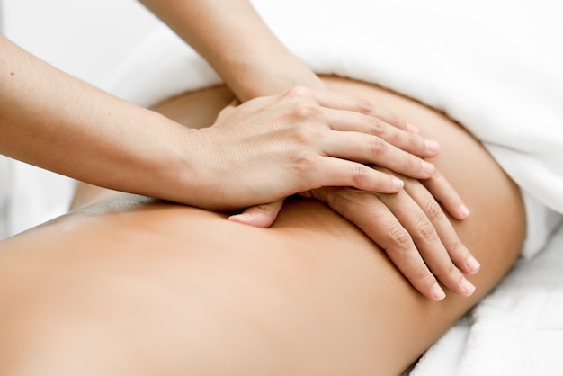 Từ A-Z Cách Massage Lưng Thư Giãn Giảm Mệt Mỏi 3