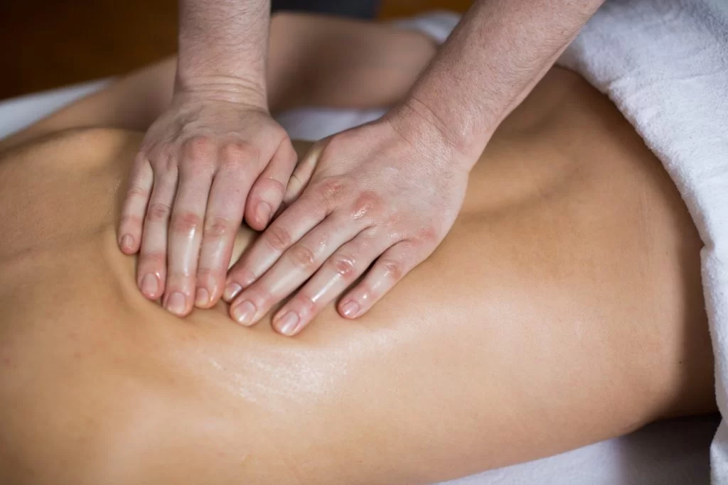 Từ A-Z Cách Massage Lưng Thư Giãn Giảm Mệt Mỏi 4