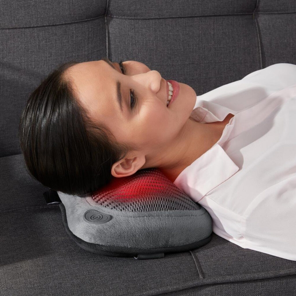 Gối Massage Cổ Vai Gáy Tốt Không? Kinh Nghiệm Chọn Mua 3 Gối Massage Cổ Vai Gáy Tốt Không? Kinh Nghiệm Chọn Mua 3
