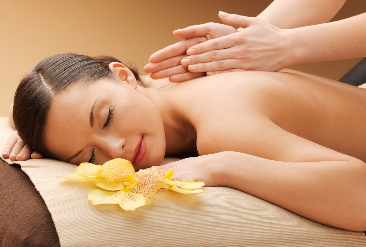 Ghế Massage Trị Liệu Là Gì? Có Hiệu Quả Không? 5 Minh họa phương pháp tapping massage