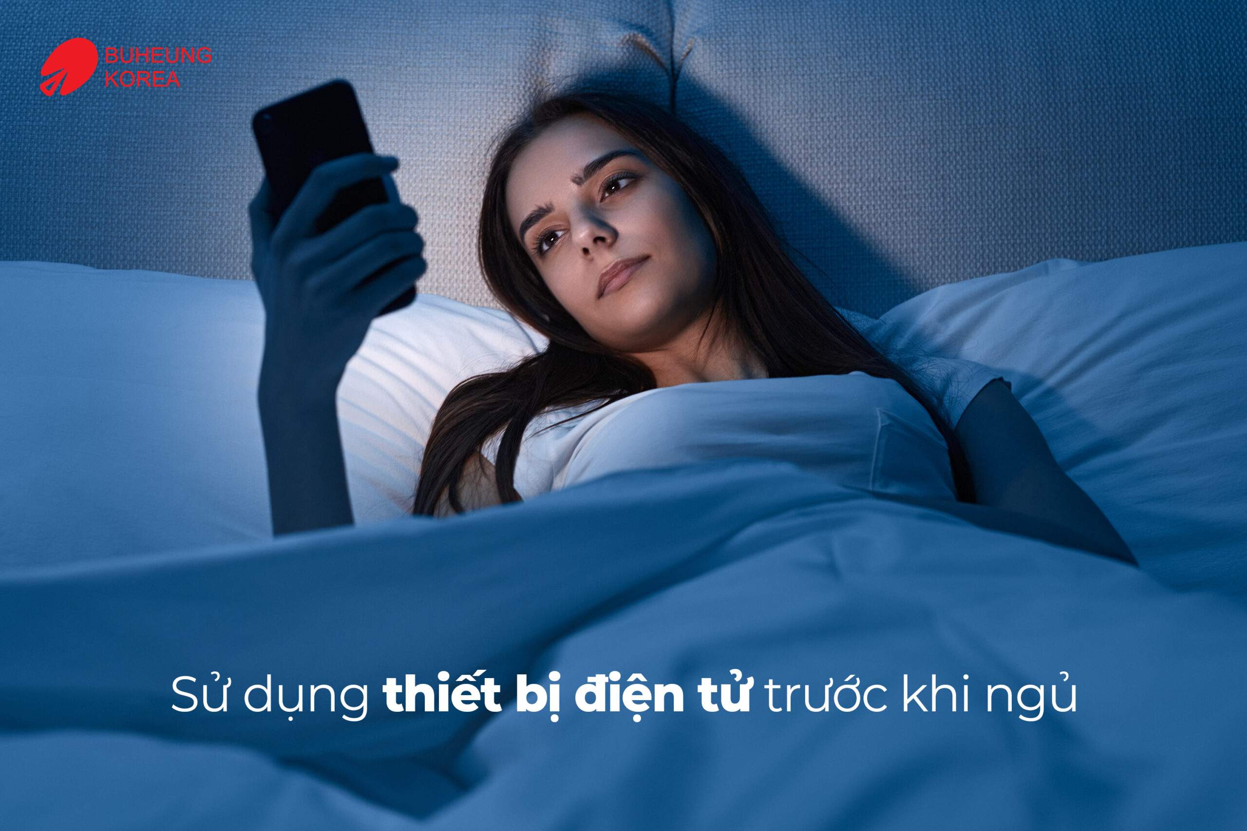 Cách Trị Mất Ngủ Cho Người Trẻ Bị Áp Lực Quá Độ 1 sử dụng thiết bị điện tử trước khi ngủ
