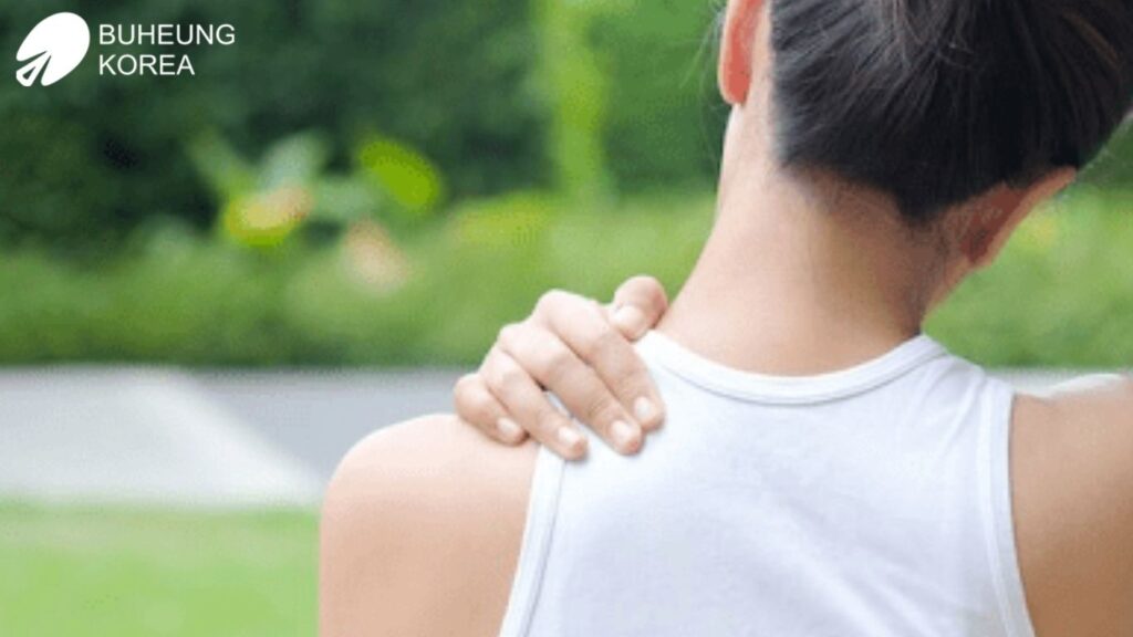 Cứng Cổ Sau Khi Ngủ Dậy: Hiểu Rõ Cơ Chế, Ngăn Ngừa Từ Tư Thế Ngủ Và Phục Hồi Hiệu Quả Tại Nhà 1
