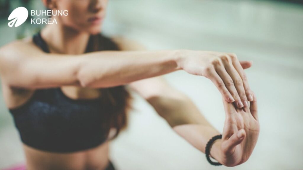 Hội chứng ống cổ tay ở dân văn phòng: Nguyên nhân, dấu hiệu và giải pháp cải thiện không cần dùng thuốc 3