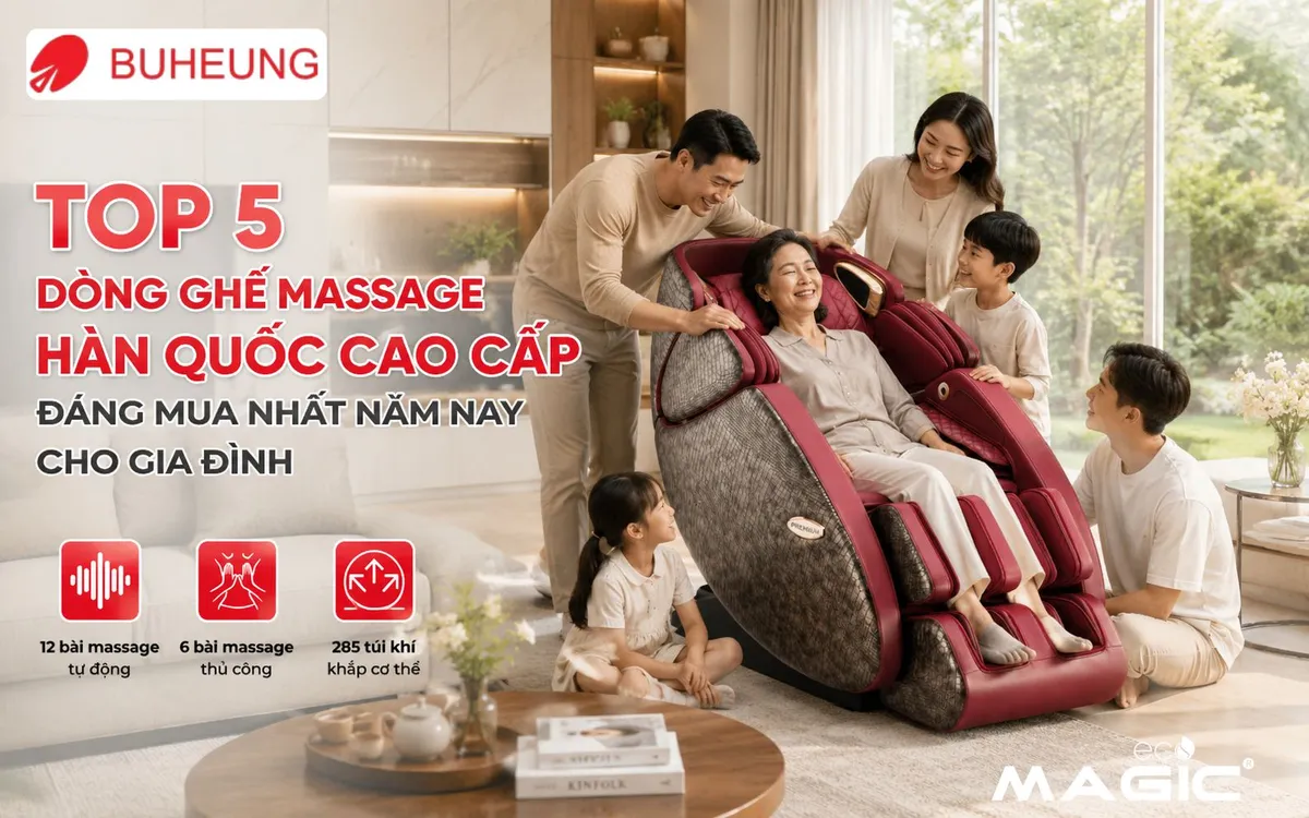 Gia đình Việt nhiều thế hệ quây quần thư giãn trên ghế massage Hàn Quốc cao cấp trong phòng khách sang trọng, thể hiện sự ấm cúng và hạnh phúc.