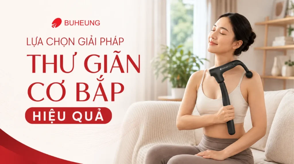 Gậy Massage Là Gì? Khi Nào Nên Chọn Gậy Massage Thay Vì Súng Massage? 3 Người dùng thư giãn với gậy massage cầm tay Buheung LUX-530 trong không gian yên tĩnh