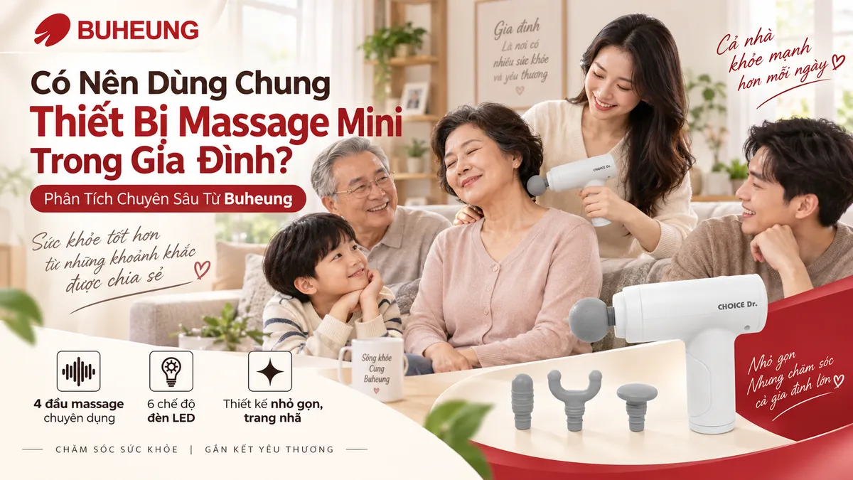 Có Nên Dùng Chung Thiết Bị Massage Mini Gia Đình? Phân Tích Chuyên Sâu Từ Buheung 1 Gia đình Việt thư giãn cùng máy massage mini Buheung trong phòng khách, thảo luận về việc dùng chung thiết bị massage.